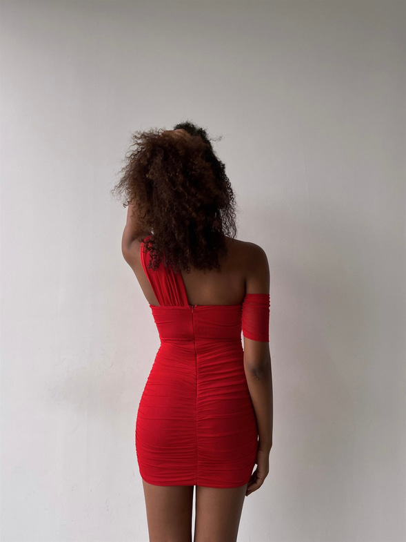 Göğüsü Pencere Detaylı Drapeli Tek Omuz Zanna Kadın Kırmızı Mini Elbise 22Y000399