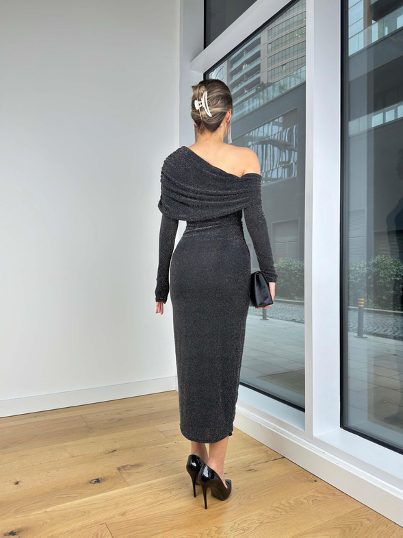 Düşük Omuz Drapeli Hamda Siyah Simli Kadın Elbise 25K416