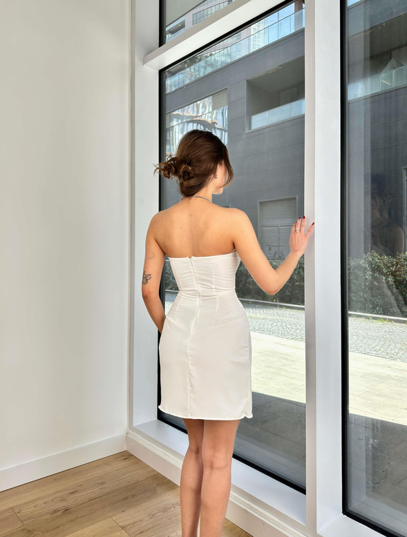 Straplez Korse Görünümlü Eteği Kruvaze Imre Kadın Ekru Mini Elbise 24Y218