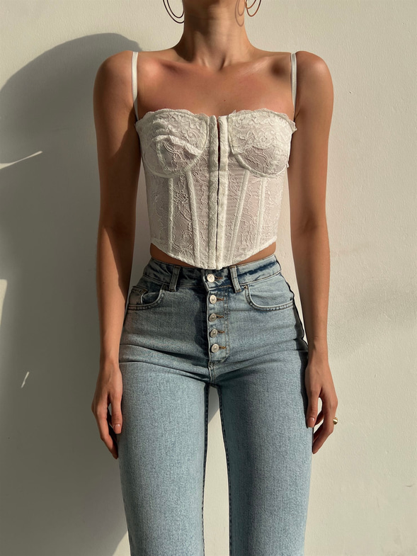 İnce Askılı Dantel Sırtı Çapraz Bağcıklı Korse Sister Kadın Beyaz Crop Bluz 22Y000369