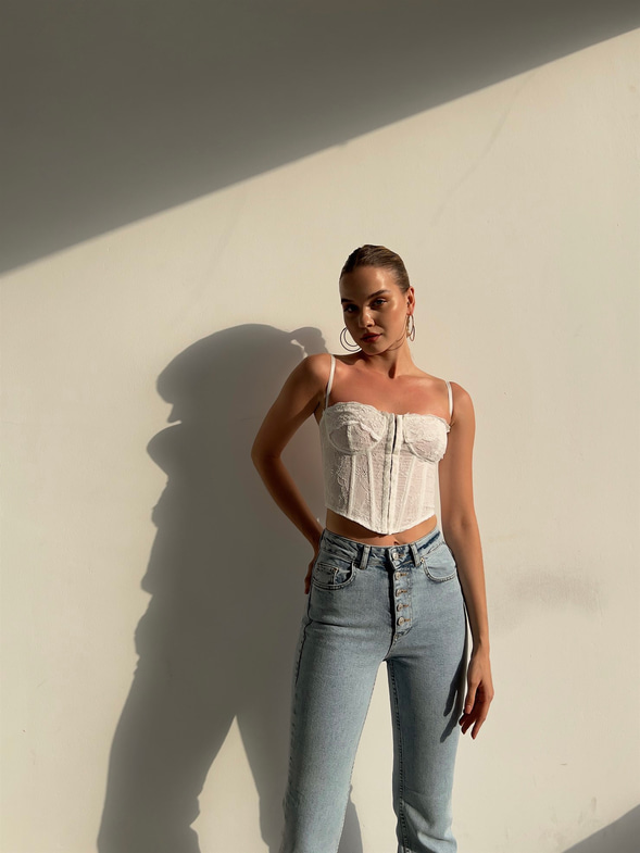 İnce Askılı Dantel Sırtı Çapraz Bağcıklı Korse Sister Kadın Beyaz Crop Bluz 22Y000369