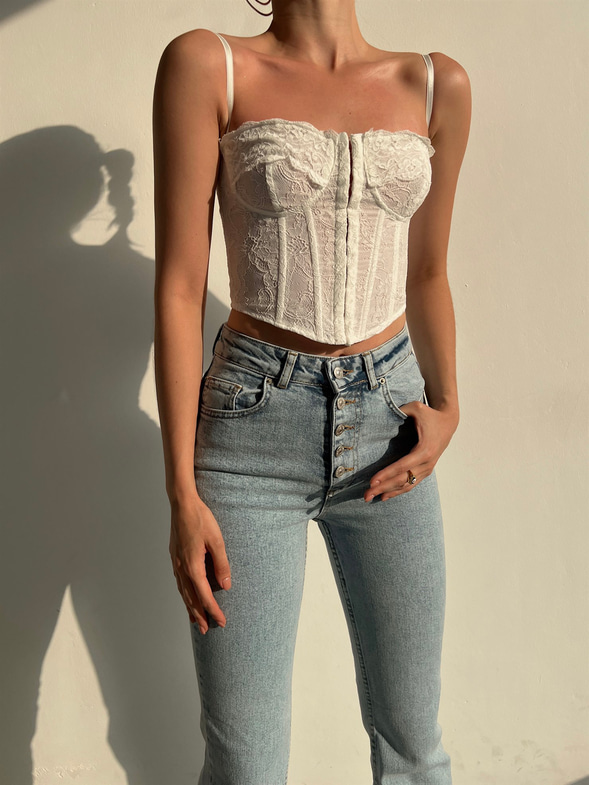 İnce Askılı Dantel Sırtı Çapraz Bağcıklı Korse Sister Kadın Beyaz Crop Bluz 22Y000369