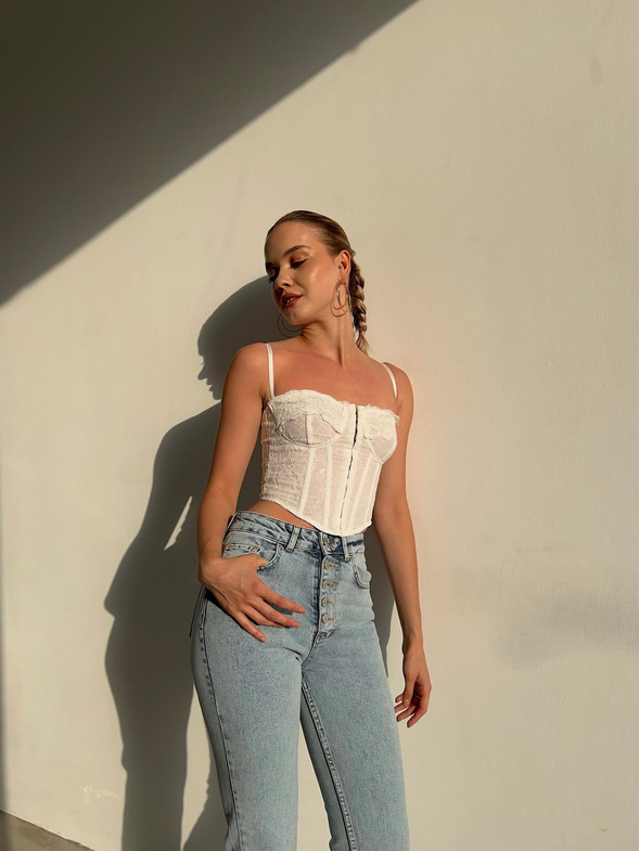 İnce Askılı Dantel Sırtı Çapraz Bağcıklı Korse Sister Kadın Beyaz Crop Bluz 22Y000369