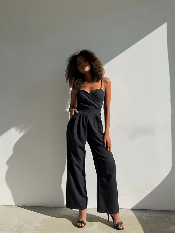 İnce Askılı Kruvaze Yaka Önü Pileli Zama Kadın Siyah Tulum 22Y000445