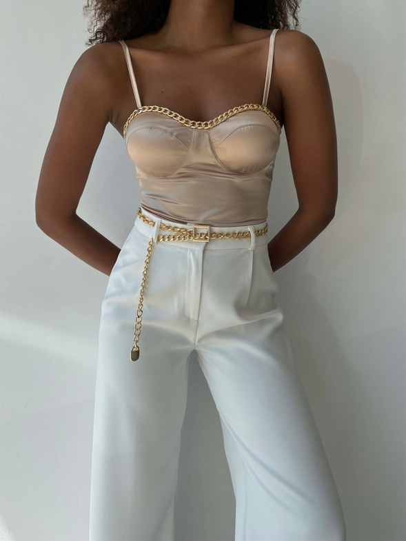 İnce Askılı Saten Göğüs Çevresi Zincir Detaylı Hillard Kadın Bej Bodysuit 22Y000404
