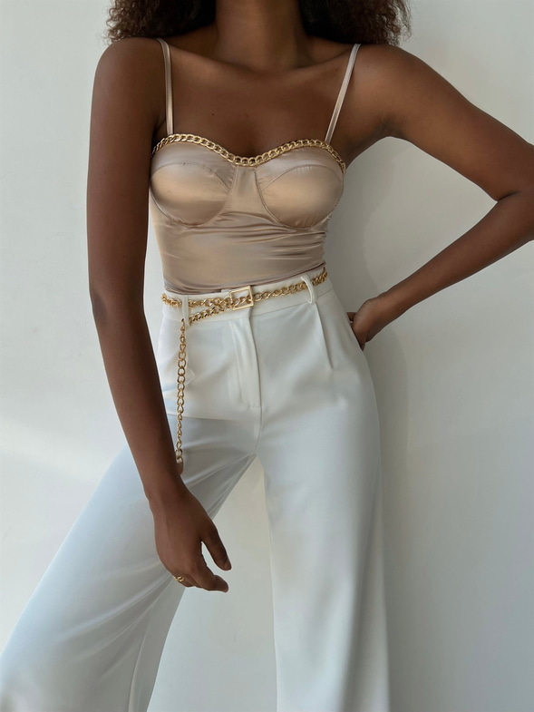 İnce Askılı Saten Göğüs Çevresi Zincir Detaylı Hillard Kadın Bej Bodysuit 22Y000404