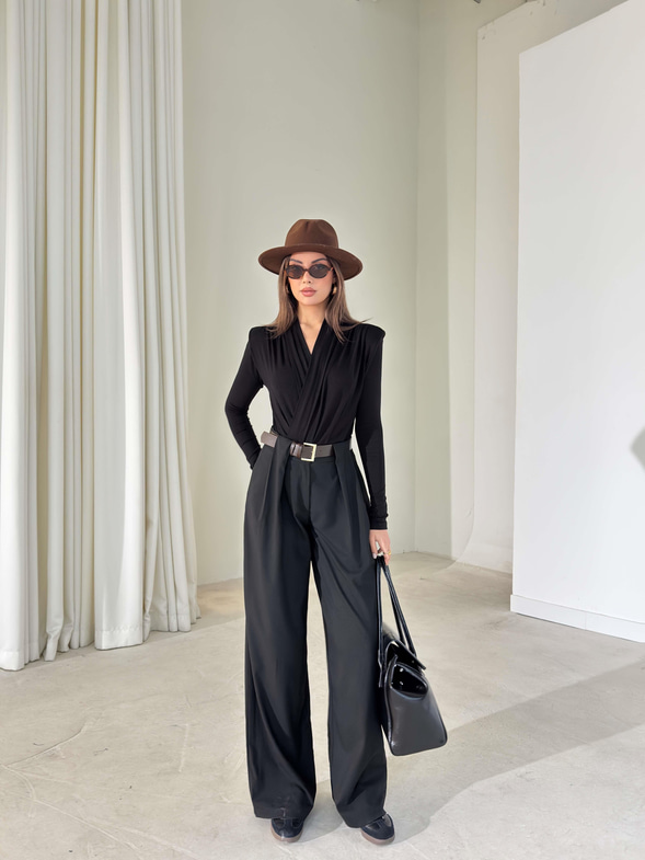 Kruvaze Yaka Vatkalı Drape Detaylı İnlay Siyah Kadın Bodysuit 26K411