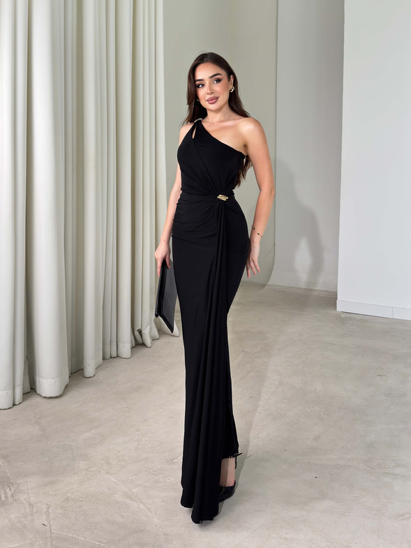Tek Omuz Yırtmaçlı Aksesuar Detaylı Maxi Boy Siyah Janelle Kadın Elbise 26Y470