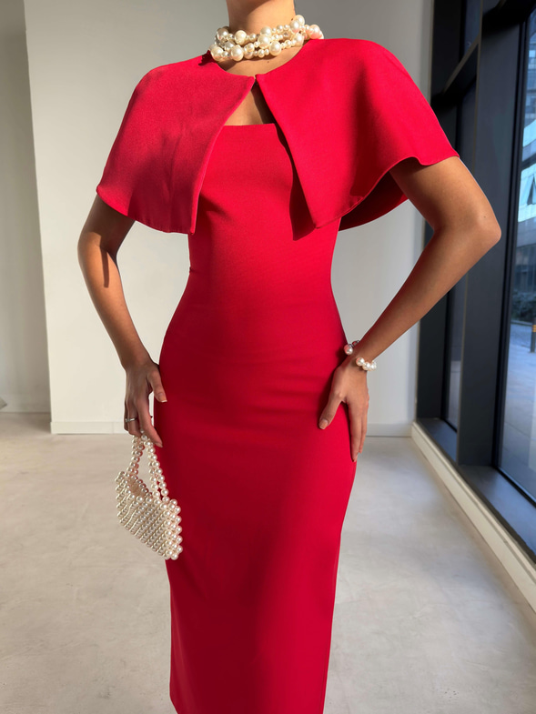 Pelerinli Straplez Arkası Yırtmaçlı Jeremy Kırmızı Kadın Elbise 26K257