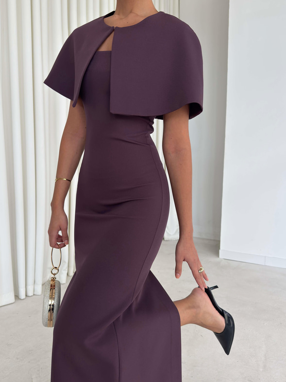 Pelerinli Straplez Arkası Yırtmaçlı Jeremy Mürdüm Kadın Elbise 26K257