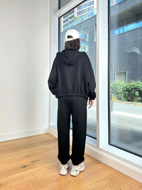Kapüşonlu Önü Fermuar Kapamalı Sweatshirt Beli Lastikli Ve Bağcıklı Eşofman Altı Johan Siyah Kadın Takım 25K105