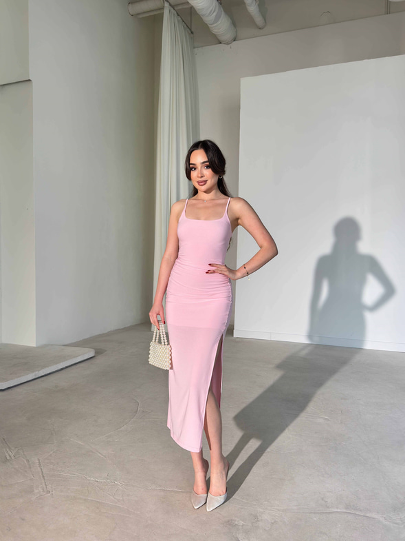 İnce Askılı Yırtmaçlı Midi Boy Pembe Jolie Kadın Elbise 26Y304