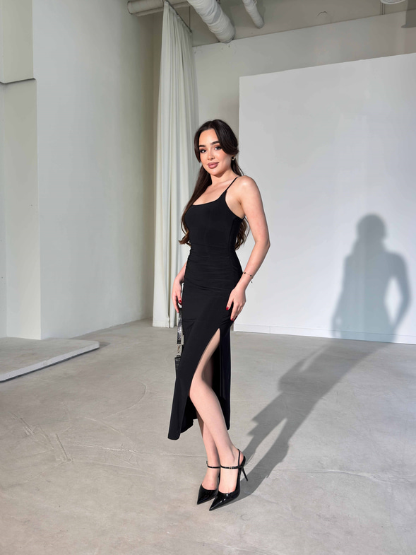 İnce Askılı Yırtmaçlı Midi Boy Siyah Jolie Kadın Elbise 26Y304
