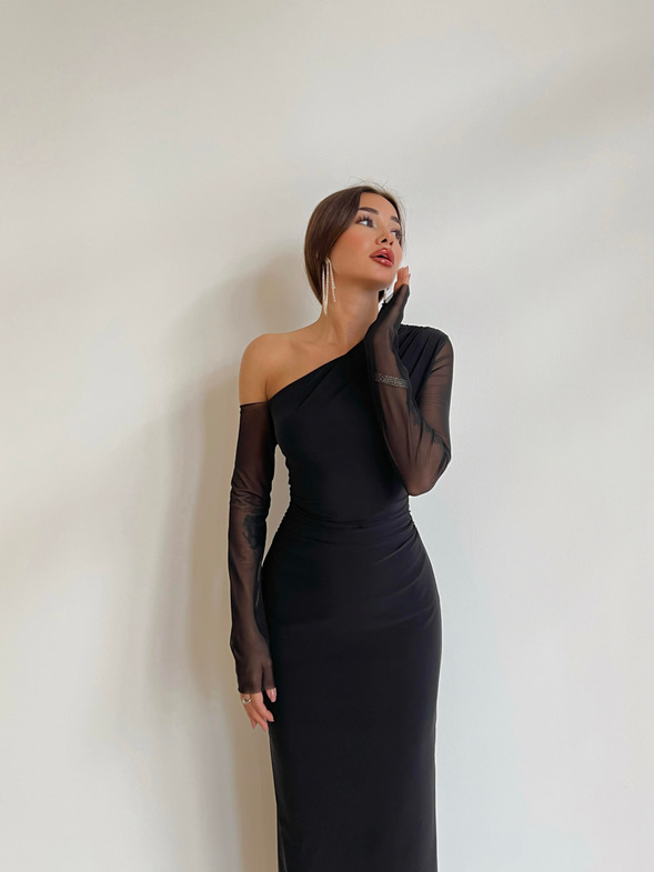 Tek Kol Beli Drape Detaylı Judson Kadın Siyah Elbise 24k000102