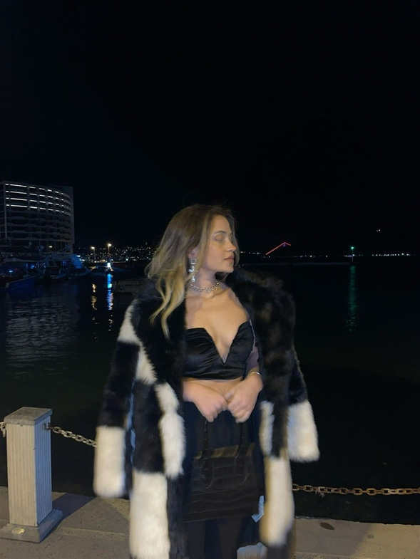 Kadife Kalp Yaka Kadın Siyah Büstiyer 22K000506