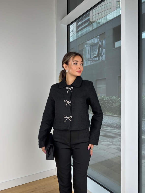 Fiyonk Detaylı Yakalı Kadrin Siyah Kadın Crop Ceket 25K404