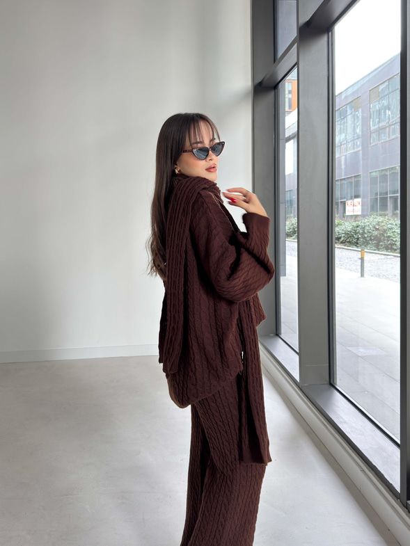 Oversize Kazak Bol Paça Pantolon Ve Atkılı Kalli Kadın Kahve Üçlü Triko Takım 26K093