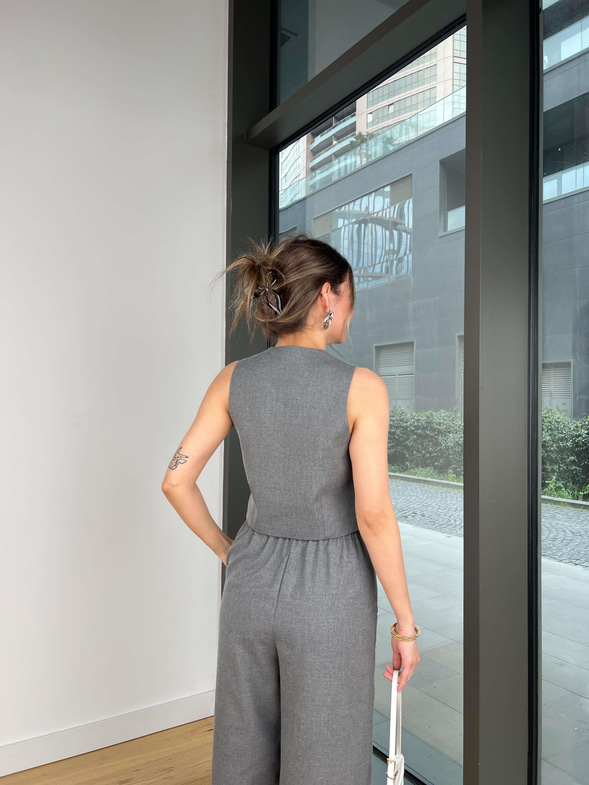 Düğme Kapamalı Fiyonk Detaylı Kalmm Antrasit Kadın Crop Yelek 25Y246