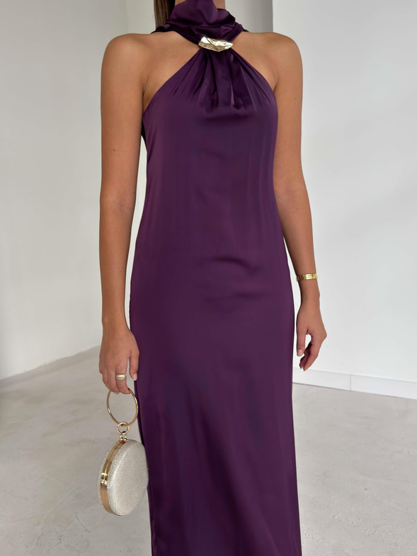 Aksesuarlı Boyundan Bağlamalı Saten Kenli Mor Kadın Elbise 26K089