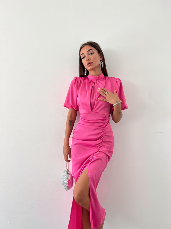 Kısa Kol Saten Önden Yırtmaçlı Drape Gage Kadın Fuşya Elbise 22K000431
