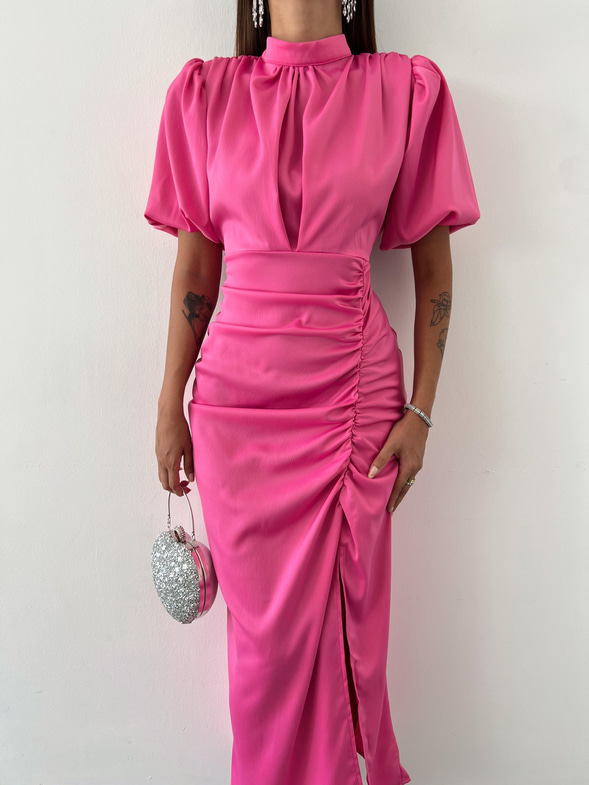 Kısa Kol Saten Önden Yırtmaçlı Drape Gage Kadın Fuşya Elbise 22K000431