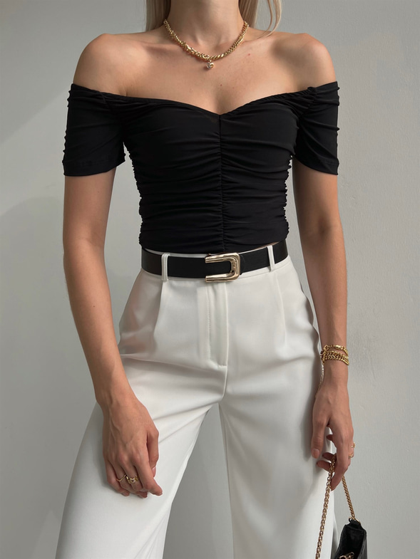Kısa Kollu Madonna Yaka Büzgülü Jocosus Kadın Siyah Bluz 22Y000394