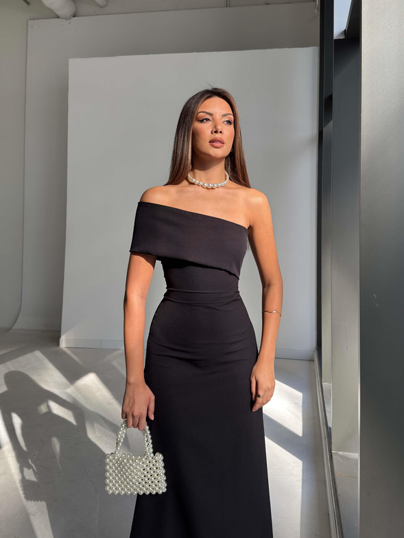 Eteği Ve Yakası Asimetrik Lamleri Siyah Kadın Midi Elbise 26K200