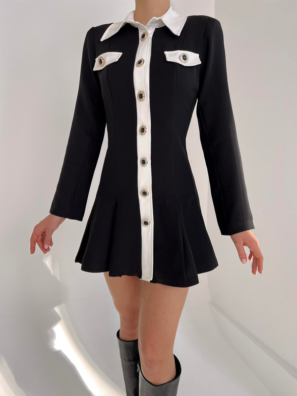 Gömlek Yaka Önü Düğme Kapamalı Eteği Volanlı Leatrice Kadın Siyah Mini Elbise 23Y000069