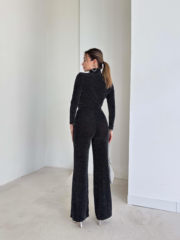 Parlak Boğazlı Drape Detaylı Ledila Siyah Kadın Bluz 26K150