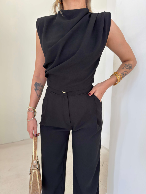 Omzu Vatkalı Drape Detaylı Bluz Havuç Pantolon Lenma Siyah Kadın İkili Takım 26K149