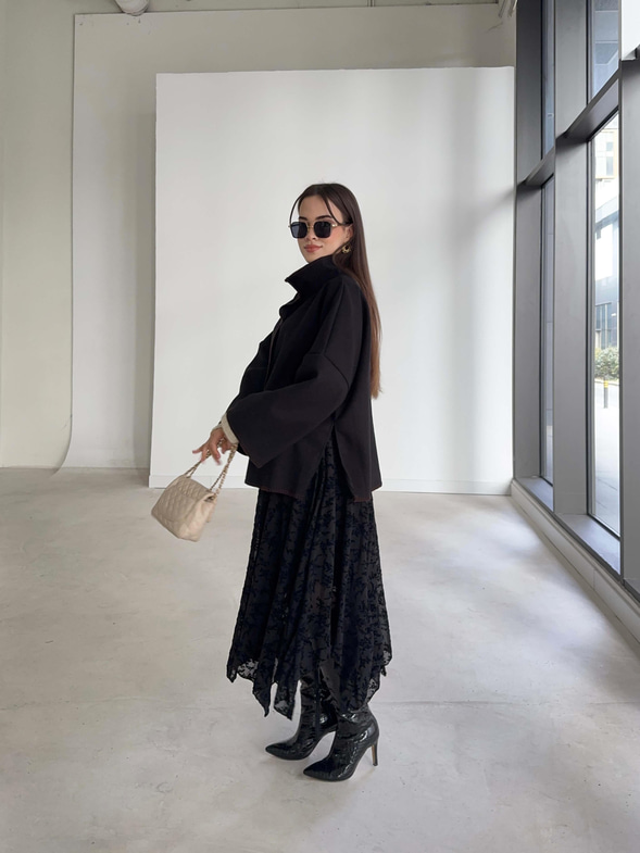 Önü Düğmeli Hakim Yaka Geniş Kol Lenro Siyah Kadın Mont 26K373