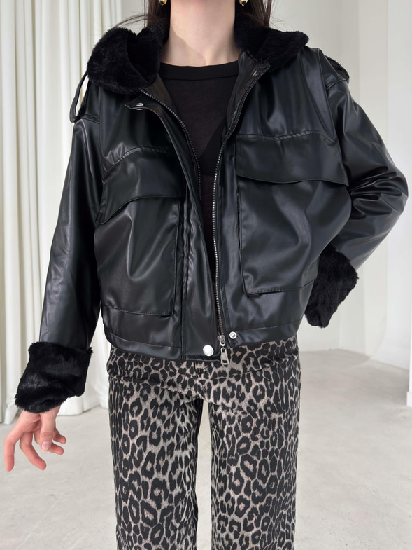 Cepli Kolları Yakası Tüylü Liwren Siyah Kadın Deri Mont 26K390