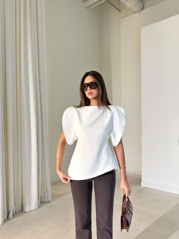 Asimetrik Kesim Kolları Geniş Lolia Ekru Kadın Bluz 26K412