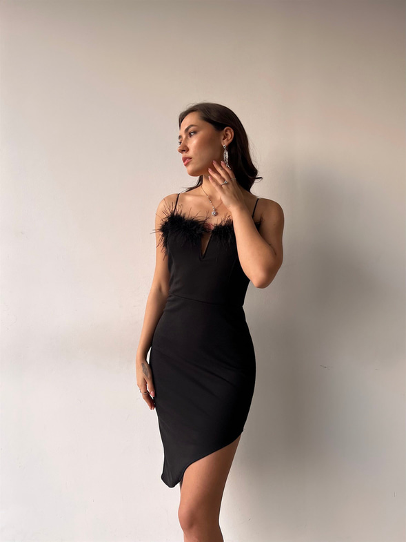 İnce Askılı Önü Tüy Detay Asimetrik Kesim Lora Kadın Siyah Elbise 23K000394