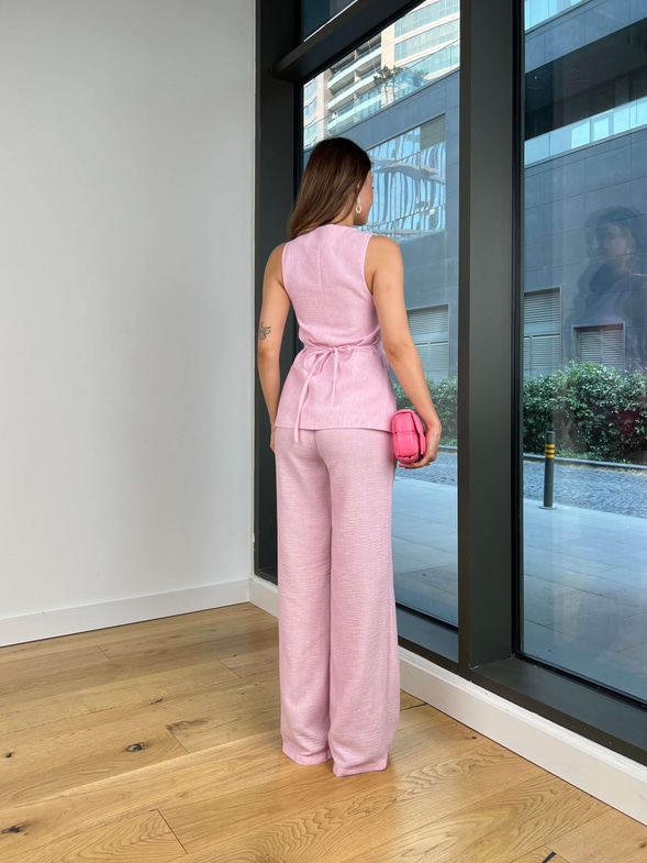 Kare Yaka Kalın Askılı Düğmeli Bluz Bol Paça Pantolon Lorka Pembe Kadın Takım 25Y448