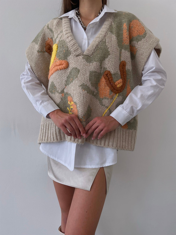 V Yaka Desenli Geniş Kesim Luan Kadın Taş Gömlek Süveter 23K000271