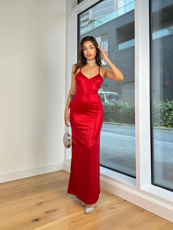 V Yaka Arkadan Çapraz Bağlamalı Askı Streç Arkası Drapeli Lubomir Kadın Kırmızı Parlak Maxi Elbise 24Y823