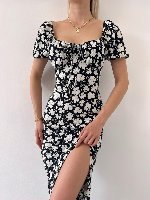 Yakası Bağlamalı Manu Kadın Çiçekli Siyah Yırtmaçlı Elbise 23Y000347