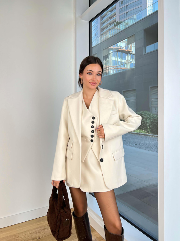 Omuz Vatkalı Önü Düğme Kapamalı Margita Ekru Kadın Blazer Ceket 25K169