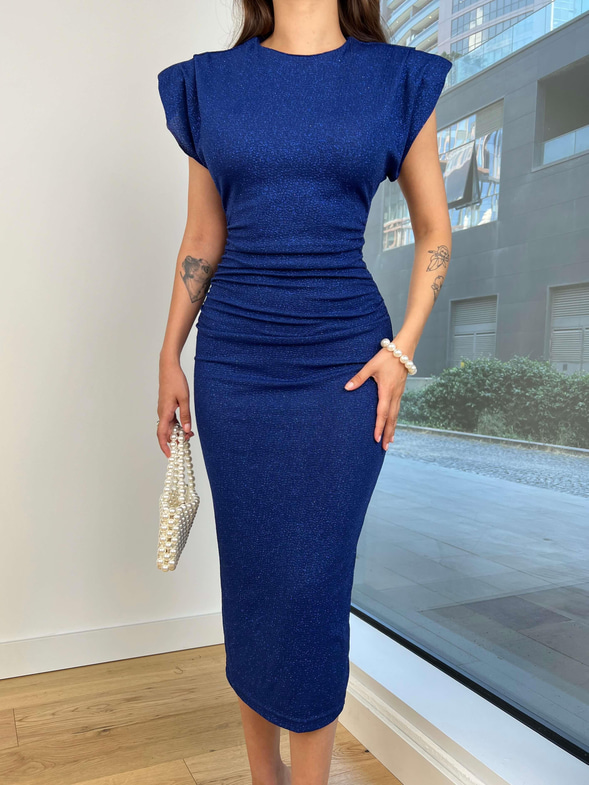 Omuz Vatkalı Drapeli Streç Marwan Kadın Saks Simli Midi Elbise 24Y735