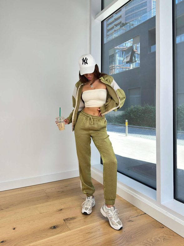 Kolu Ve Alt Kısmı Lastikli Kapüşonlu Parlak Minela Kadın Haki Fermuarlı Sweatshirt 24Y842