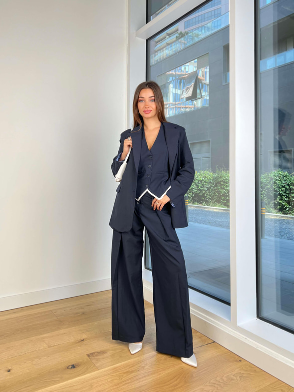 Omuz Vatkalı Oversize Önü Düğme Kapamalı Mirem Kadın Lacivert Blazer Ceket 24Y853