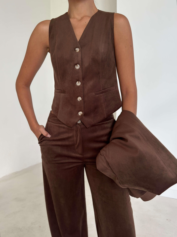 Önden Düğmeli V Yaka Kadife Crop Nelden Kahve Kadın Yelek 26K037