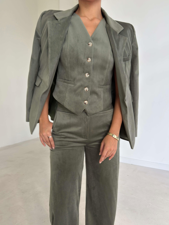 Önden Düğmeli V Yaka Kadife Crop Nelden Mint Kadın Yelek 26K037