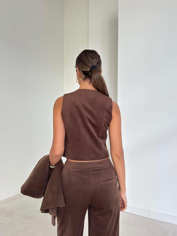 Önden Düğmeli V Yaka Kadife Crop Nelden Kahve Kadın Yelek 26K037