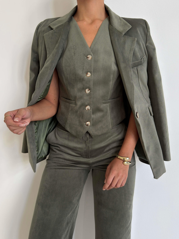 Önden Düğmeli V Yaka Kadife Crop Nelden Mint Kadın Yelek 26K037