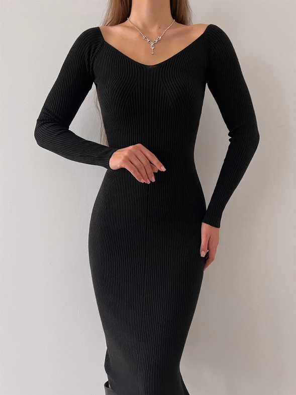 V Yaka Uzun Kol Nübel Kadın Siyah Midi Boy Triko Elbise 23K000222