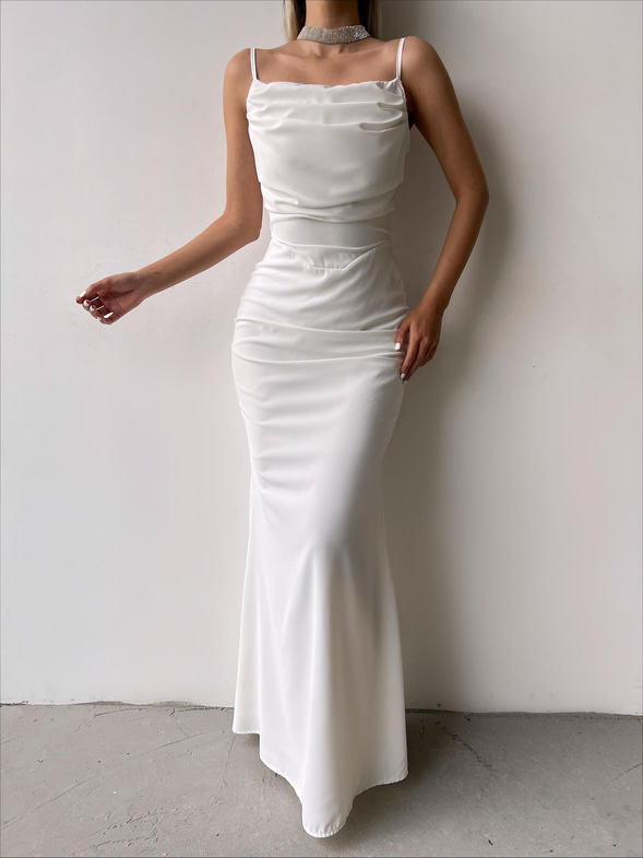 Askılı Yaka Dökümlü Ön kısmı Drape Detaylı Ontembaar Kadın Beyaz Elbise 23Y000237