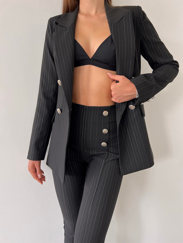 Önü Düğme Kapamalı Çizgili Arita Kadın Siyah Ceket 23K000166