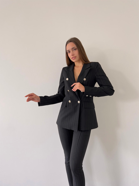 Önü Düğme Kapamalı Çizgili Arita Kadın Siyah Ceket 23K000166